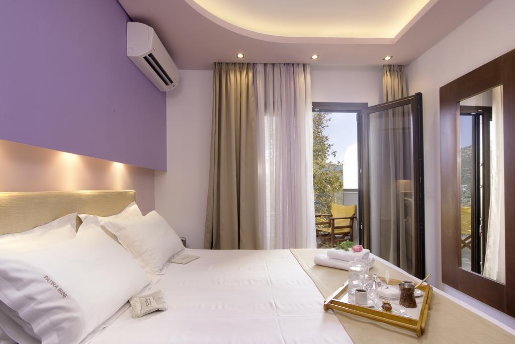 Studios Apartments Irini Patira *
