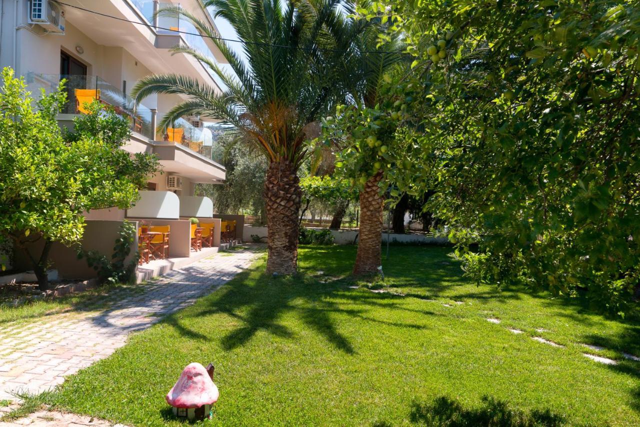 Studios Apartments Irini Patira