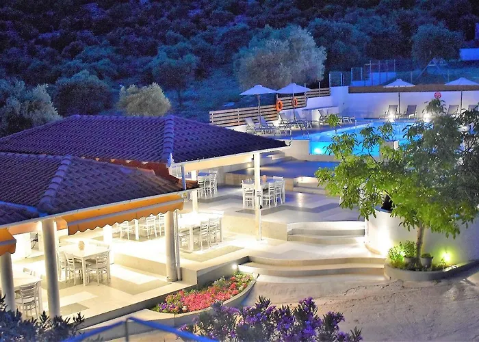 Studios Apartments Irini Patira