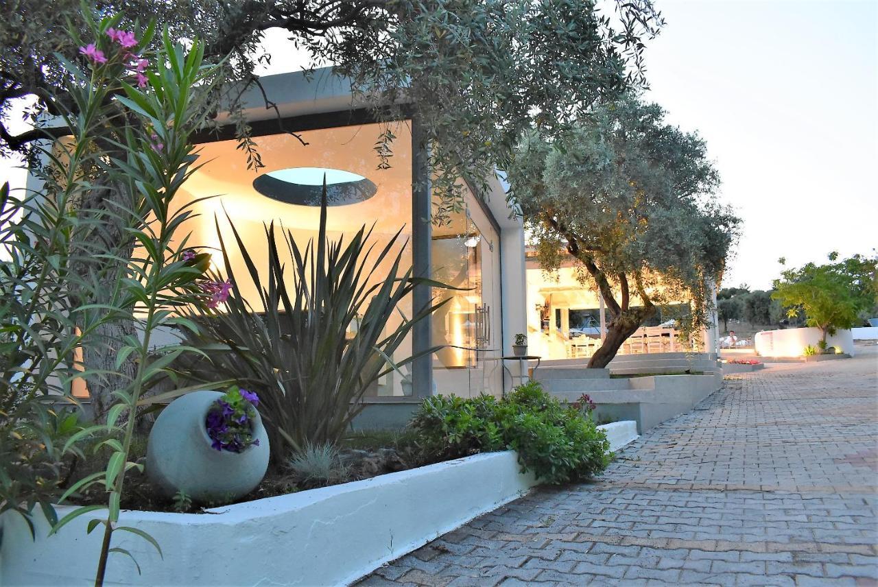 Studios Apartments Irini Patira *