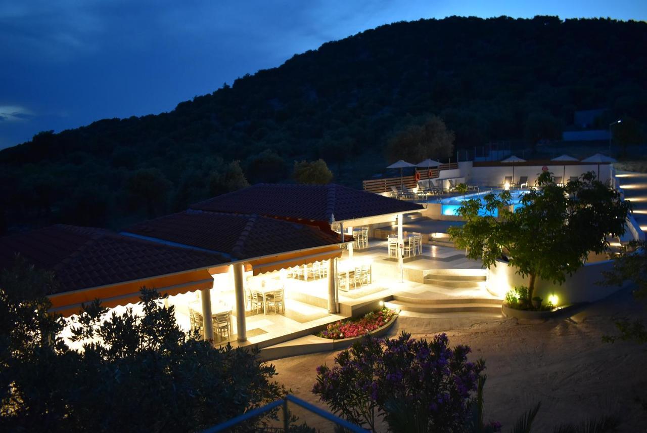 Studios Apartments Irini Patira * Potos