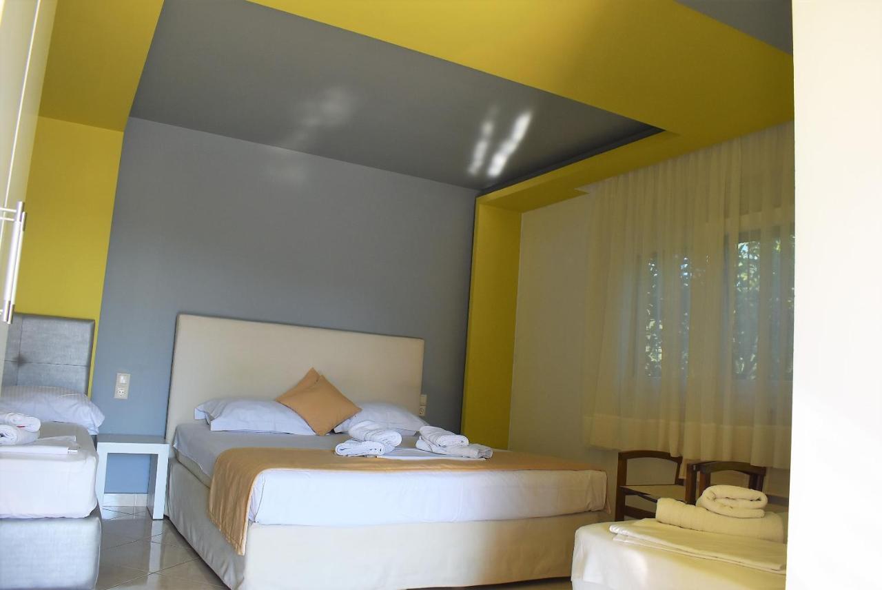Studios Apartments Irini Patira * Potos