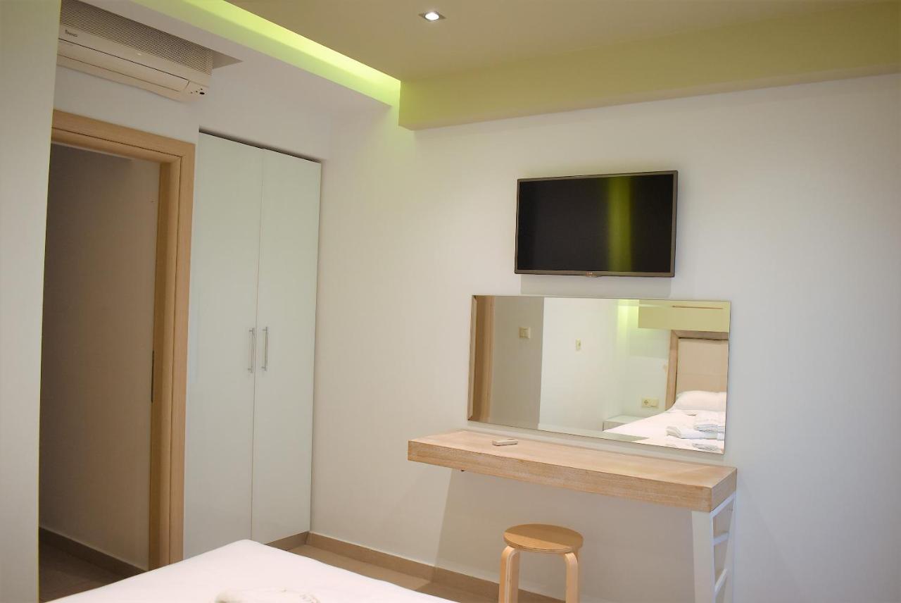 Studios Apartments Irini Patira *