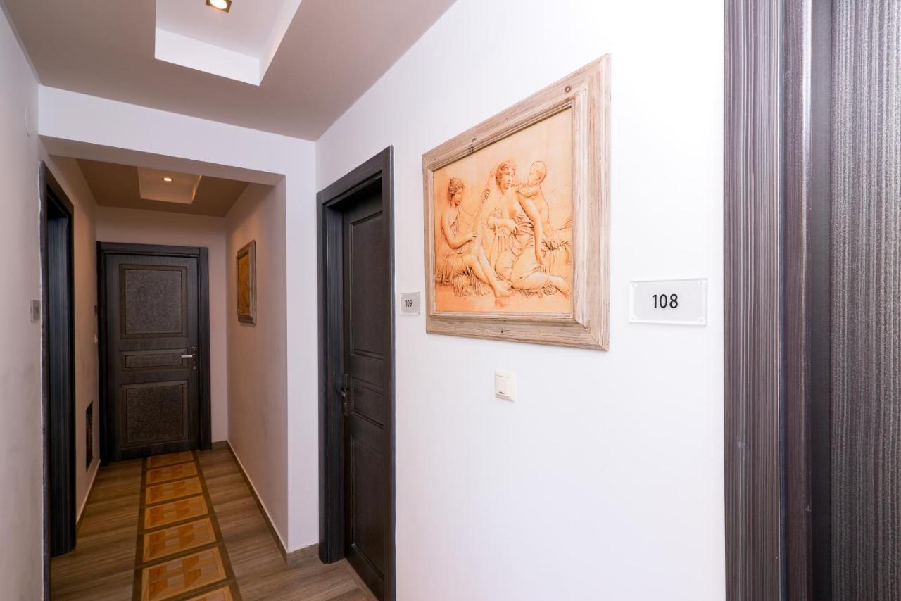 Studios Apartments Irini Patira * Potos