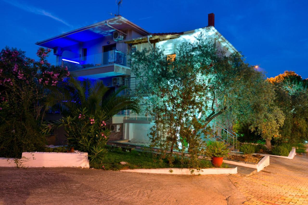 Studios Apartments Irini Patira * Potos